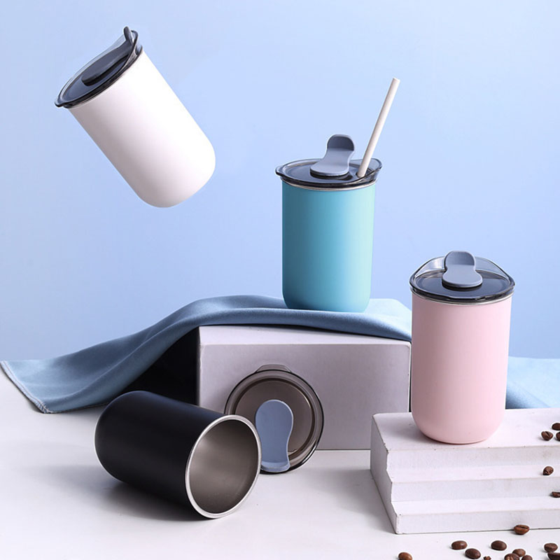 Bottiglie d'acqua isolate con  - Juice Tea Coffee recensione e prezzo