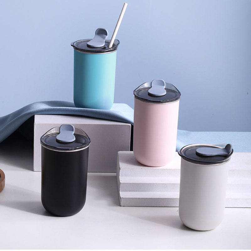 Bottiglie d'acqua isolate con  - Juice Tea Coffee recensione e prezzo